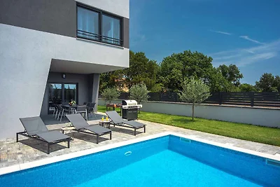Villa mit Aussenpool