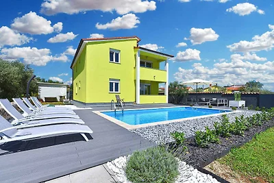 Ferienhaus mit Aussenpool und Klimaanlage