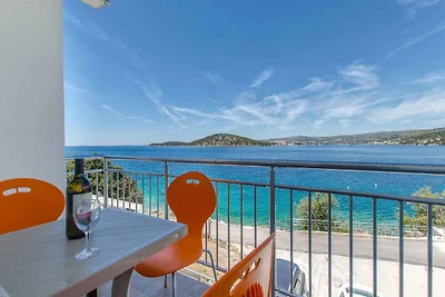 Ferienwohnung am Meer mit Balkon