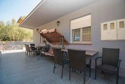 Gemütliche Ferienwohnung AS in Vodice mit Gar