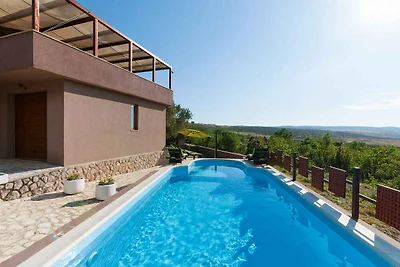 Ferienhaus für 8 Personen mit Pool und