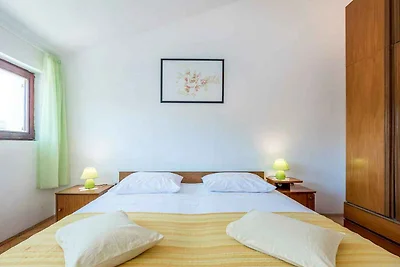 Apartment Zirje mit Meerblick in Strandnähe