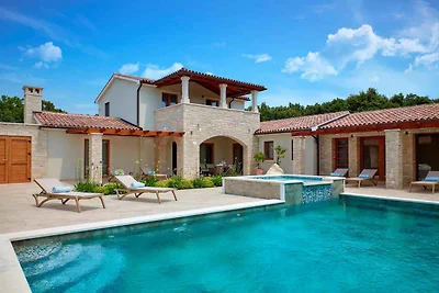 Villa mit Klimaanlage und Pool