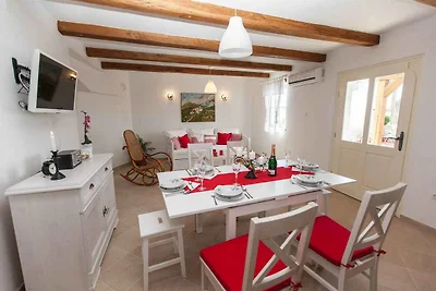 Ferienhaus mit Klimaanlage und Aussenpool