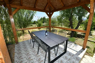 Villa mit Pool und Grillterrasse