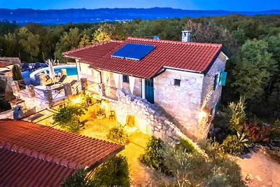 Villa mit Pool und Klimaanlage