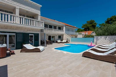 Ferienhaus mit Aussenpool