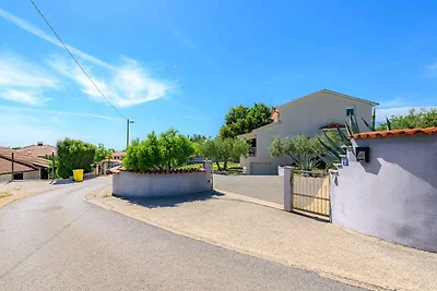 Villa mit Pool und Klimaanlage