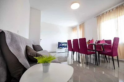 Ferienwohnung mit Klimaanlage und Balkon