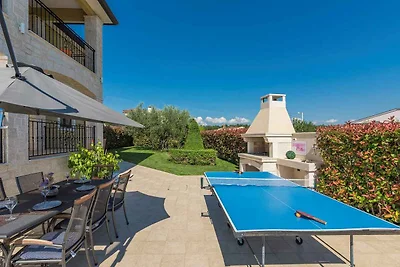 Villa mit Pool und Klimaanlage