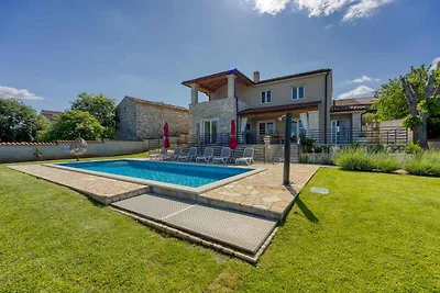 Villa mit Pool und Klimaanlage