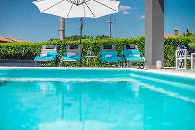 Villa mit Pool und Klimaanlage