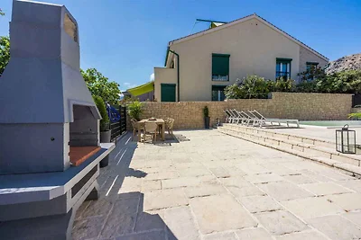 Villa mit einem Schwimmbad 100 Meter vom Meer