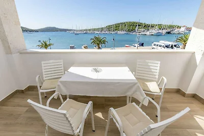 Ferienwohnung mit Balkon und Klimaanlage