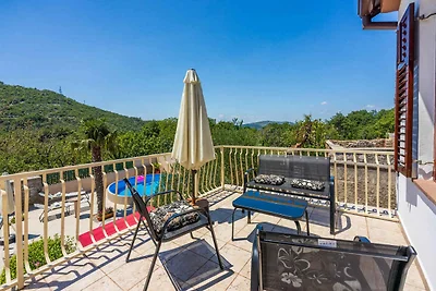 Villa mit Swimmingpool und grosser