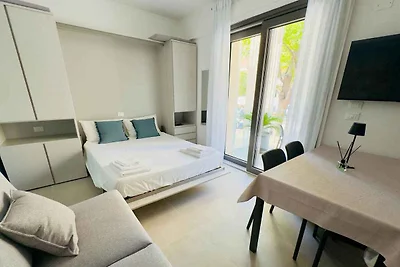 Studio mit Klimaanlage, Balkon und Internet