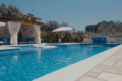 Villa mit Swimmingpool und Whirlpool