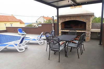 Moderne Unterkunft mit Privatpool in