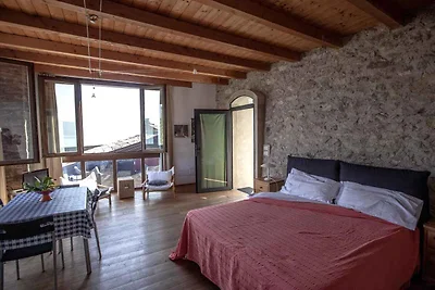 Studio rustikal eingerichtet, mit Blick auf S