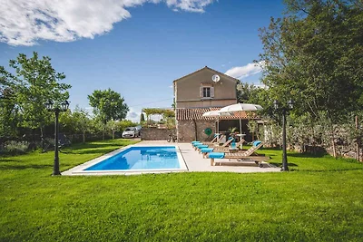 Villa mit Pool und Klimaanlage