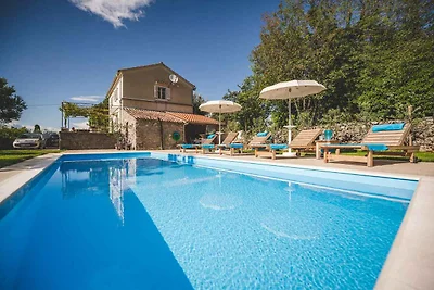 Villa mit Pool und Klimaanlage