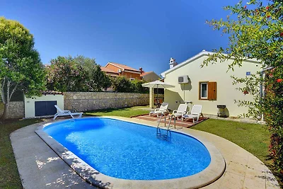 Villa mit Pool in Strandnähe