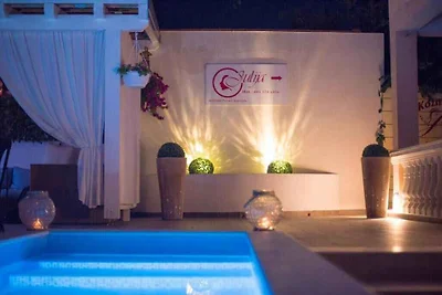 Ferienwohnung mit Pool und Whirlpool in