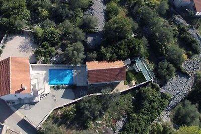 Ferienhaus mit Pool und Klimaanlage