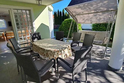 Ferienhaus mit Gartendusche und