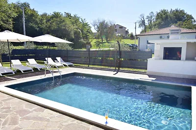 Ferienhaus mit Aussenpool