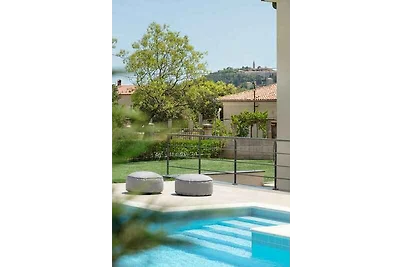 Moderne Villa mit privatem Pool, eingezäuntem