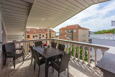 Ferienwohnung mit grosser Terrasse und 2