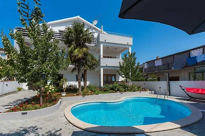 Ferienwohnung mit Balkon und Pool