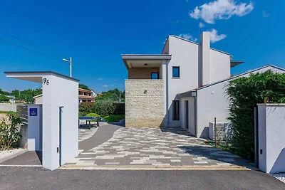 Villa mit Aussenpool