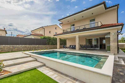 Villa Mit einem schönen Pool