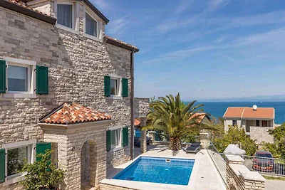 Villa mit Aussenpool und Meerblick