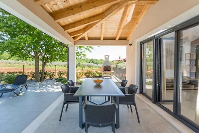 Ferienhaus mit Pool und schöner überdachter