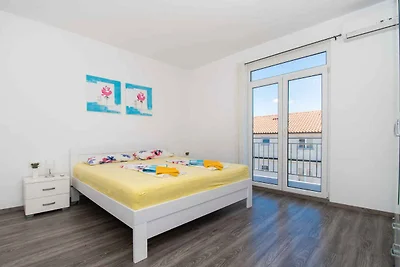 Ferienwohnung mit Balkon, Terrasse und Grill