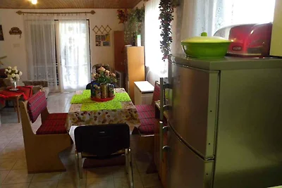 Ferienhaus am Ufer mit Steg, Klimaanlage und