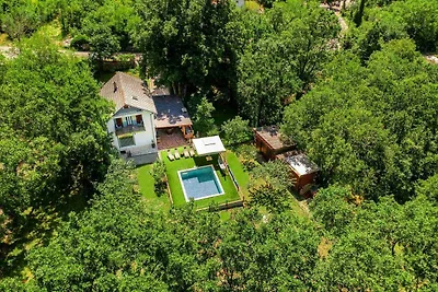 Ferienhaus an ruhiger Lage mit Pool