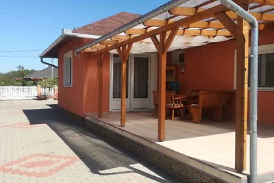 Ferienhaus mit Pool und Internet