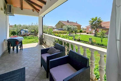 Ferienwohnung mit Terrasse und Garten