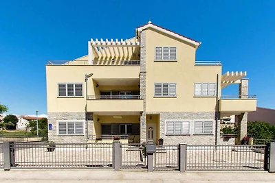 Gemütliches Apartment Vesna in Vodice für ein