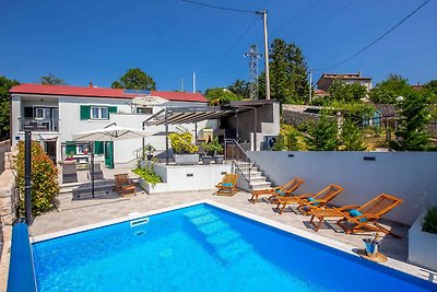 Ferienhaus mit Pool und Meerblick