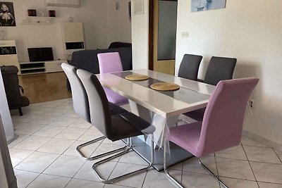 Ferienwohnung mit Pool und Garten