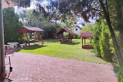 Ferienhaus mit Garten und Grill