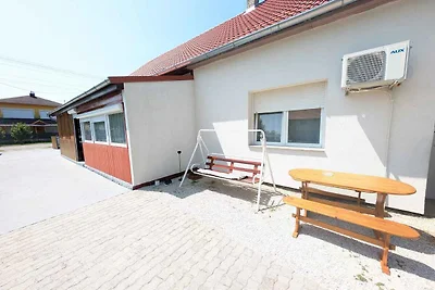 Ferienhaus mit grossem Gaten und Klimaanlage