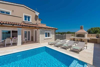 Villa mit Aussenpool
