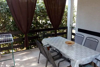 Ferienwohnung mit Terrasse und Grill