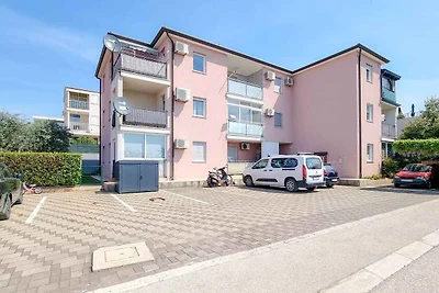 Ferienwohnung mit einer mit Tisch, Stühlen un